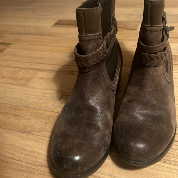 US Woman’s size 8.5 Ugg boots - Picture 2 of 7